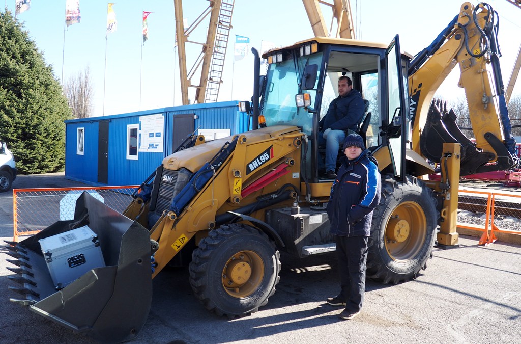 Экскаватор-погрузчик