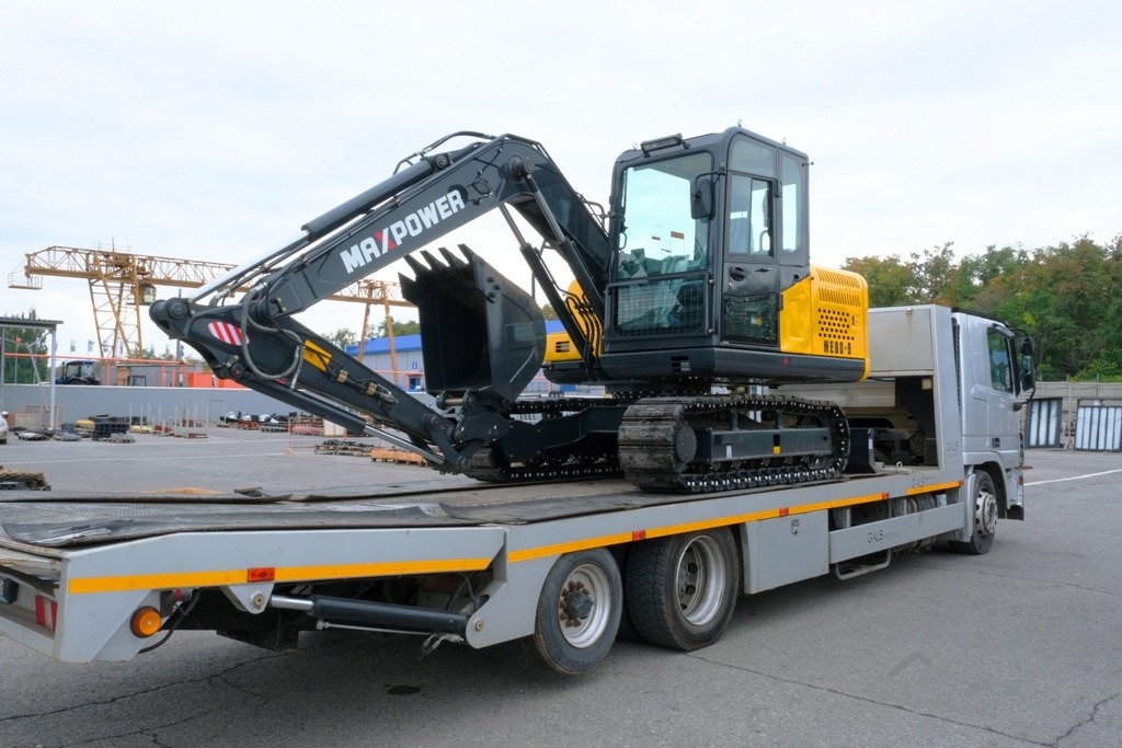 Мини-экскаватор MaxPower ME80.9